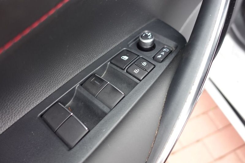 Toyota Corolla 2.0HSD e-CVT 3W GR SPORT Dynam - fotka 10 z 32