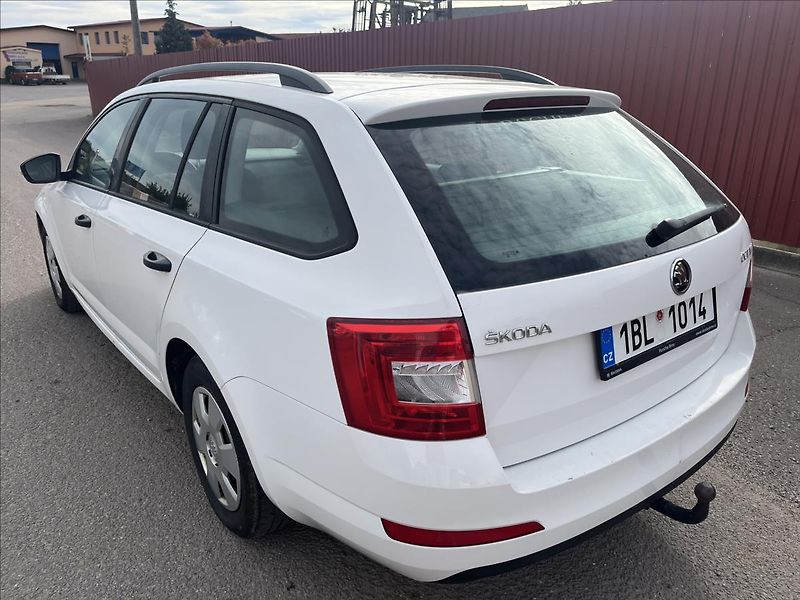Škoda Octavia 1,6 TDi KLIMA ROZVODY TAŽNÉ - fotka 8 z 30