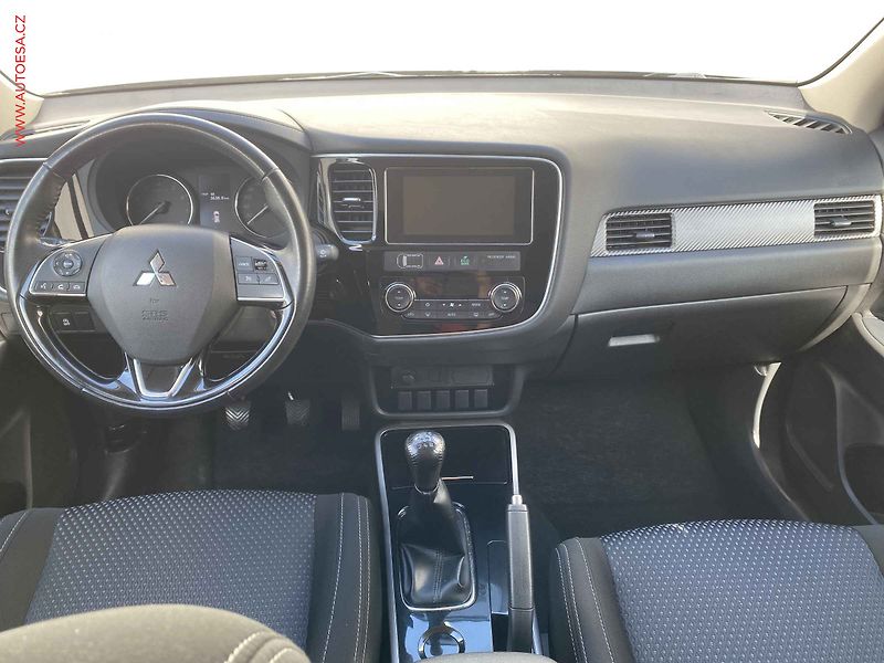 Mitsubishi Outlander (2017) 2.0, AC, tempo, kamera - fotka 8 z 15