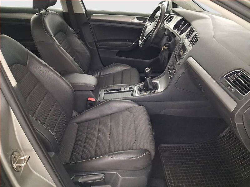 Volkswagen Golf (2017) 1.6 TDI, Serv.kniha, Kůže - fotka 9 z 18