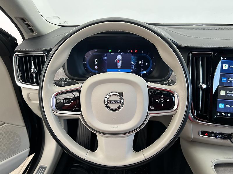 Volvo V90 2.0  B5 4x4 Cross Country Plus - fotka 22 z 30