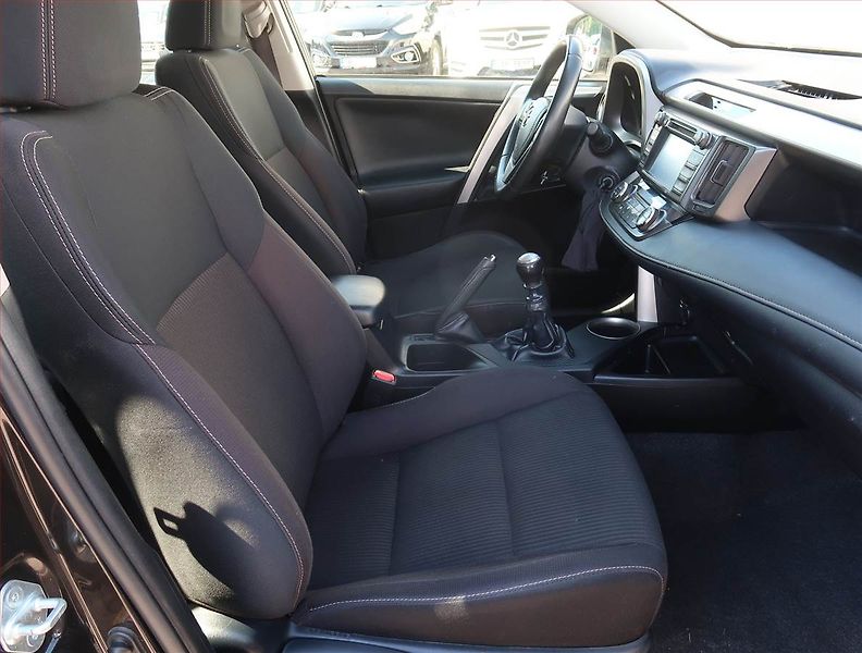 Toyota RAV4 (2014) 2.0 D-4D, Serv.kniha, Tempomat - fotka 9 z 19