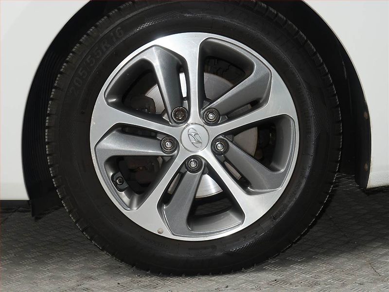 Hyundai i30 (2016) Style 1.6 GDI, Tempomat - fotka 14 z 16