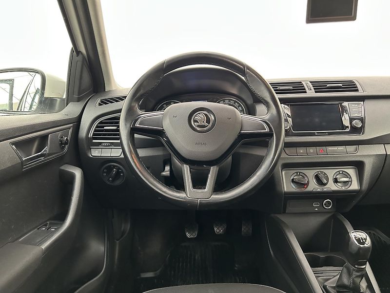 Škoda Fabia 1.0 TSI Ambition - fotka 5 z 27