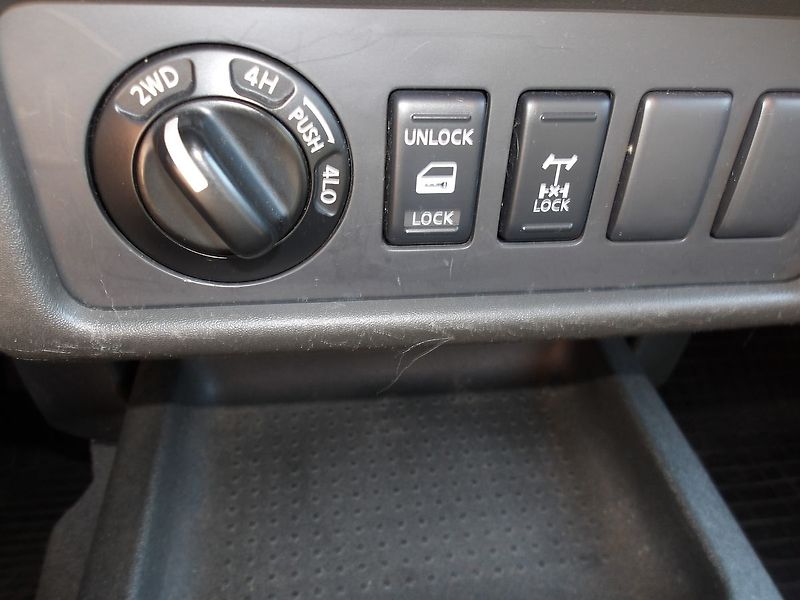 Nissan Ostatní 2,5TDCi 4x4 NAJ.200000km ! - fotka 28 z 32