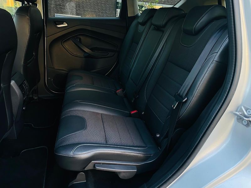 Ford Kuga 2.0TDCi MANUÁL TAŽNÉ SERVISKA - fotka 35 z 51