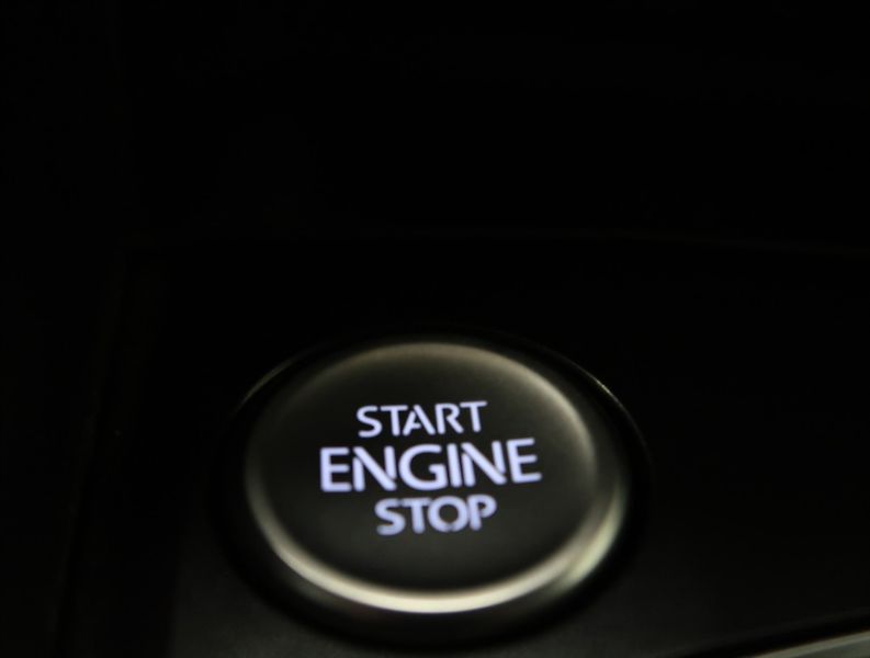 Volkswagen Tiguan 2,0 TDI DSG 4MOTION R-LINE - fotka 33 z 55