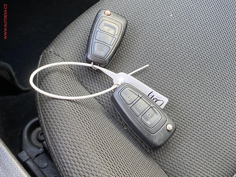 Ford Focus (2011) 1.6i, AC, temp, tažné - fotka 17 z 17