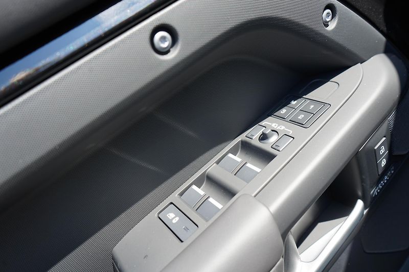 Land Rover Defender (2026) 110 X-Dynamic HSE P425     - fotka 12 z 37