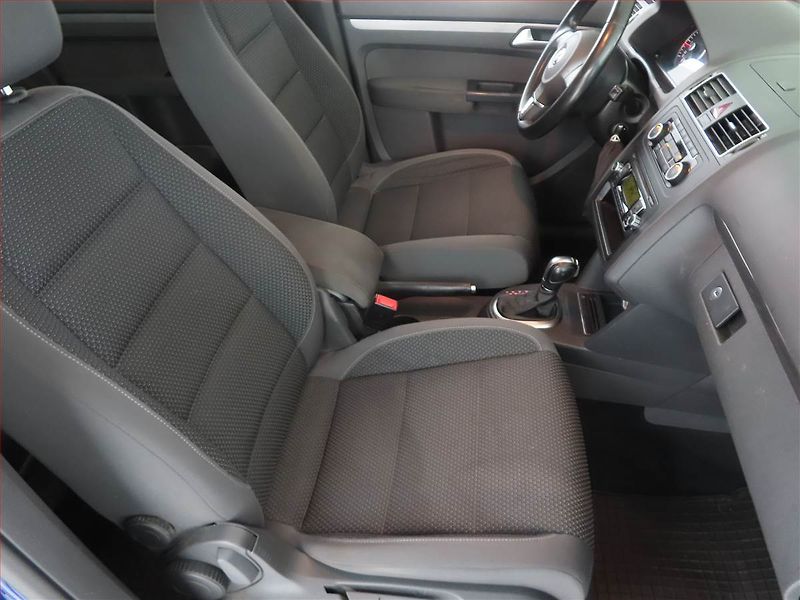 Volkswagen Touran (2011) 2.0 TDI, Automat, Tempomat - fotka 9 z 15
