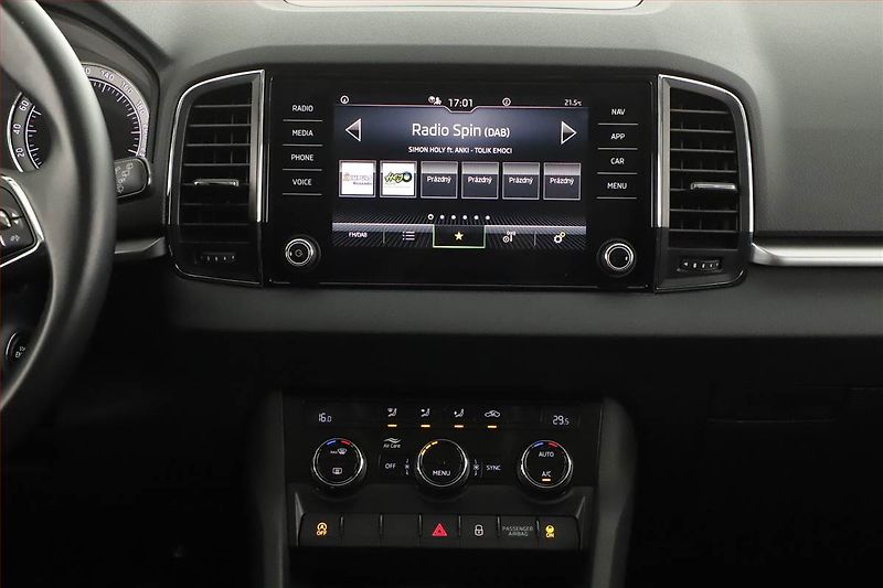 Škoda Karoq (2023) 1.0 TSI - fotka 10 z 16