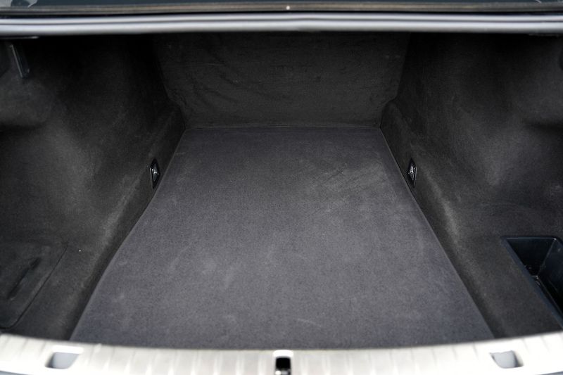 BMW Řada 7 750i xDrive Mpaket/530 PS - fotka 12 z 47