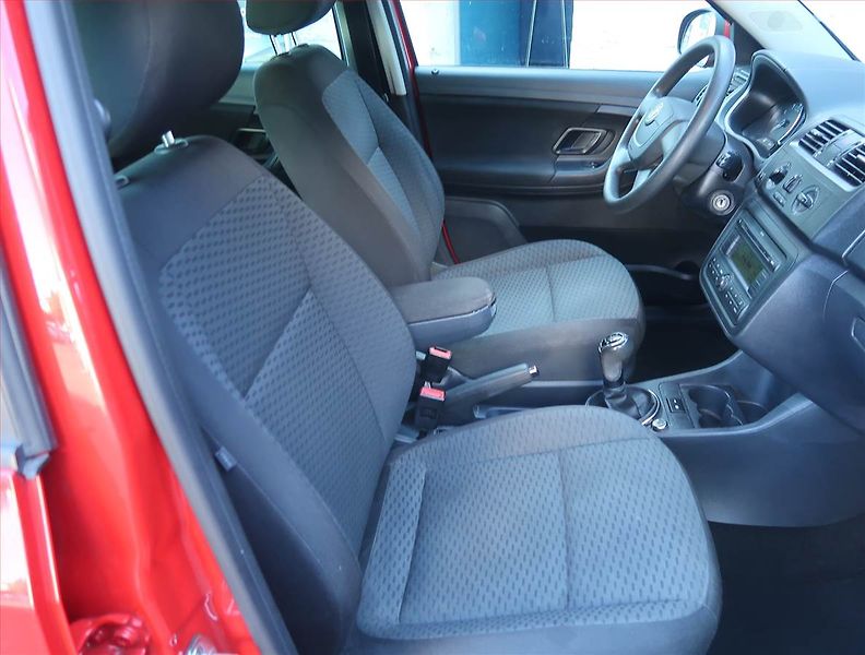 Škoda Fabia (2012) Ambition 1.2 TSI, Tempomat - fotka 9 z 15