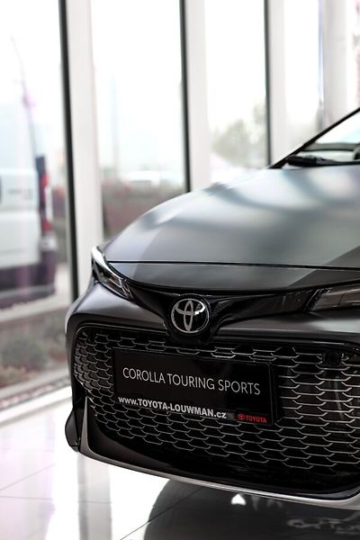 Toyota Corolla 2.0L HEV 178 - 4x2 TS GR SPORT - fotka 5 z 7