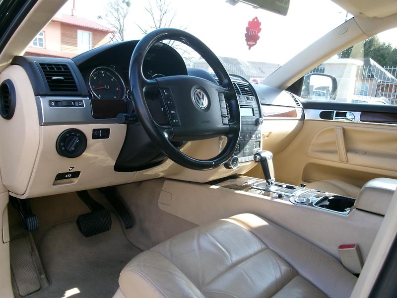 Volkswagen Touareg (2004) 2,5TDI DSG AC TEMP ALU  - fotka 21 z 24