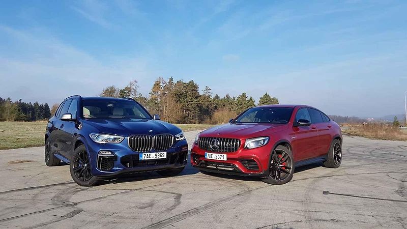 BMW potřebuje více točivého momentu, protože váží o půl tuny víc než Mercedes.