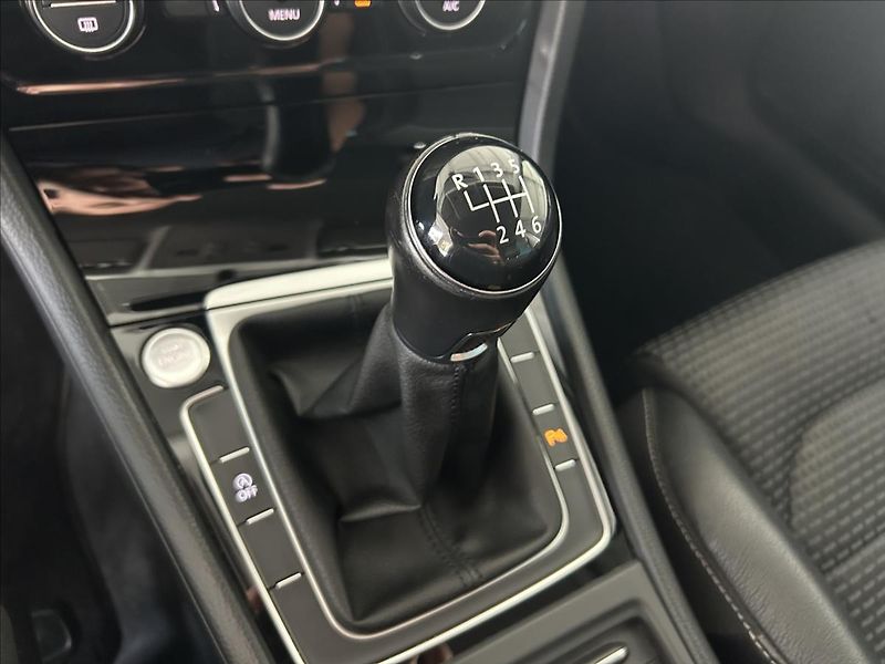 Volkswagen Golf 1,4   TSI 92kW,HIGHLINE,SERVIS - fotka 21 z 30