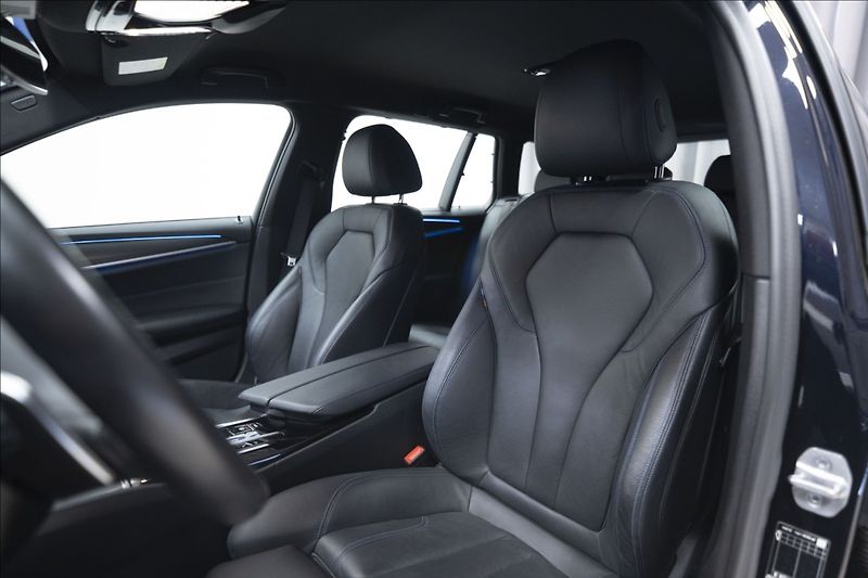 BMW Řada 5 530e xDrive M Sport ČR DPH   2 - fotka 14 z 42