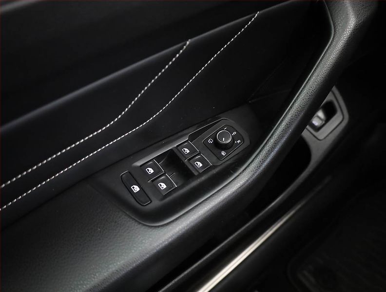 Volkswagen Passat (2021) R-Line 2.0 TDI, 4X4, Automat - fotka 18 z 21
