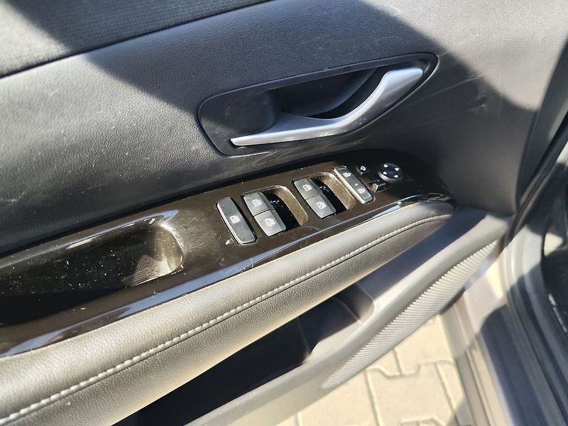 Hyundai Tucson 1.6 T-GDI/110kW smart DCT - fotka 33 z 40