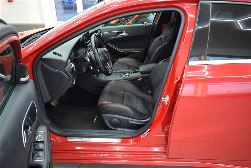 Mercedes-Benz Třídy A 2,0 i, 250 SPORT,aut,navi, - fotka 25 z 28