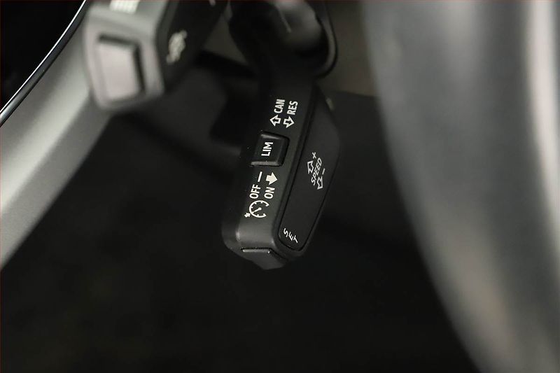 Audi Q8 (2023) 55 TFSI, Výhřev, Kamera - fotka 29 z 29