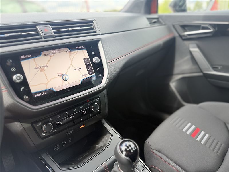 Seat Arona 1,5 FR TSI 37.000Km NAVIGACE - fotka 15 z 28