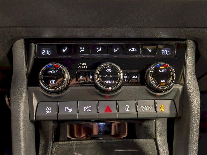 Škoda Karoq (2025) 2.0 TDI 110 kW DSG 4x4 Sportli - fotka 18 z 32