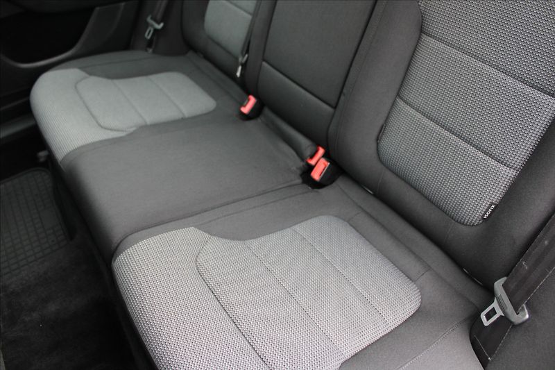Volkswagen Passat 2,0 TDI  ČR,AUTOMAT,4x4,TAŽNÉ - fotka 22 z 29