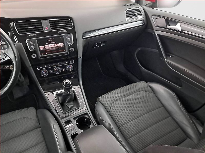 Volkswagen Golf (2015) 1.6 TDI, Serv.kniha, Tempomat - fotka 8 z 18