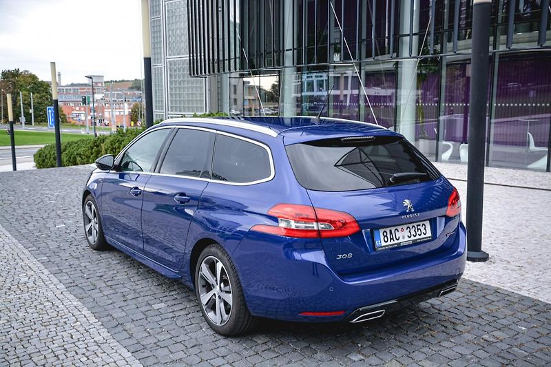 Peugeot 308 (2020) GT NAVI1.5 BlueHDi ČR 1MAJITEL - fotka 15 z 33