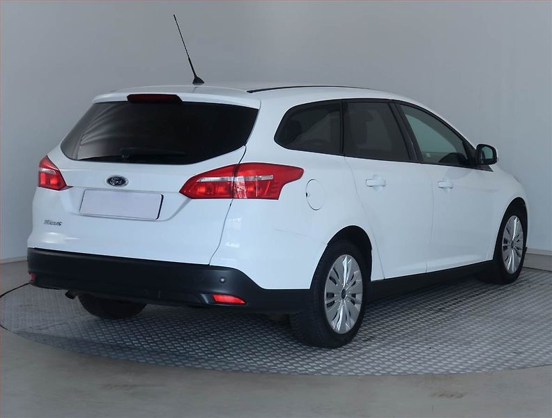 Ford Focus (2015) 1.5 TDCi, Navi, Tempomat - fotka 5 z 16