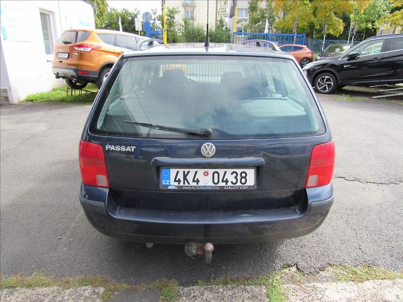 Volkswagen Passat 1,6 i 74kW Combi - fotka 5 z 24