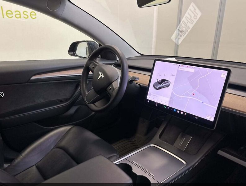 Tesla Model 3 (2021) Long Range Refresh - fotka 4 z 5
