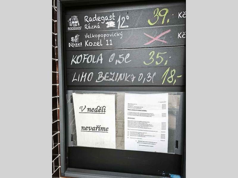Objednali jsme si vepřový řízek s bramborem za 170 korun.