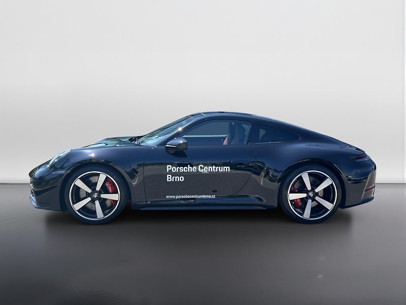 Porsche 911 (2026) Carrera 4S - fotka 2 z 30