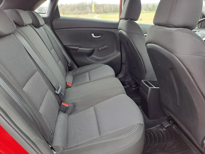 Hyundai i30 1.4i PĚKNÝ STAV, SERVISKA - fotka 20 z 32
