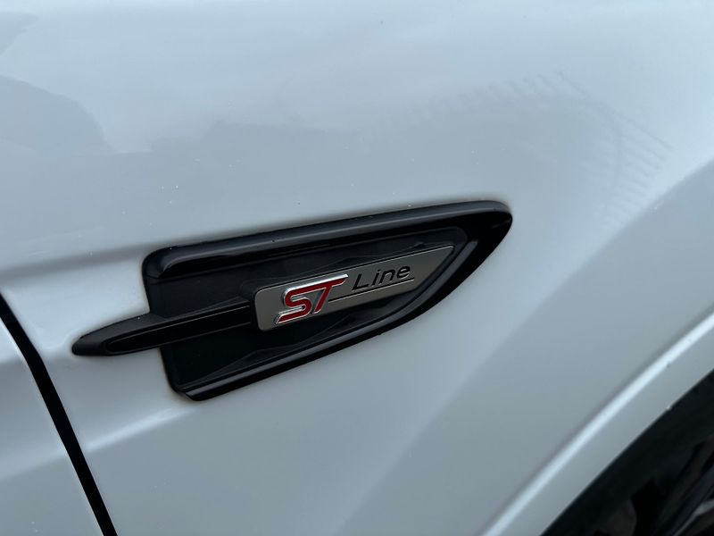 Ford Kuga (2019) 1,5EcoBoost 110KW  ST-Line - fotka 9 z 25