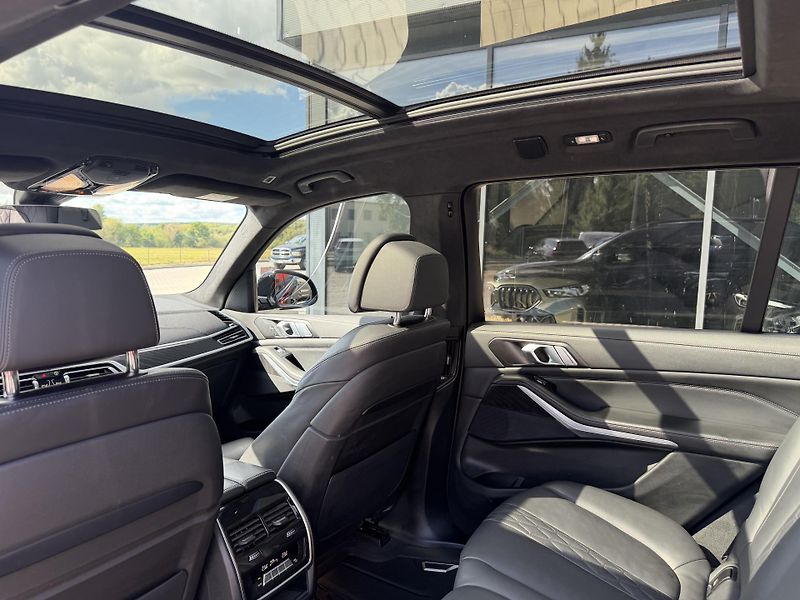 BMW X7 (2022) 40XD 250kW M-PAKET R22 CZ TOP! - fotka 21 z 48