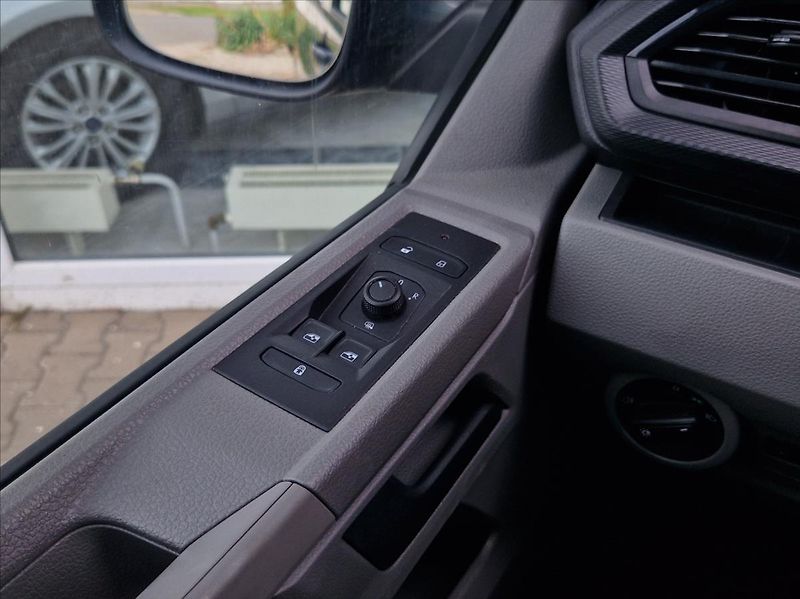 Volkswagen T6.1 2,0 TDI CAMPING VESTAVBA 4MÍST - fotka 40 z 41
