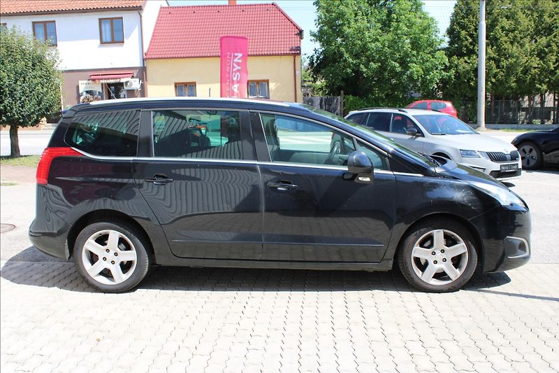 Peugeot 5008 2,0 HDI 120kW 7 míst - fotka 3 z 4