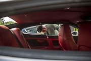 Desítky milovníků aut značek Rolls-Royce a Bentley se sešli 23. května v pražské Dubči na druhém setkání příznivců těchto luxusních aut v Česku. K vidění byly i další značky sportovních aut.