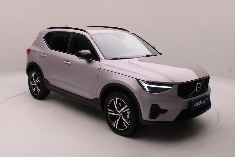 Volvo XC40 (2025) B3 AUT DARK PLUS - fotka 15 z 48