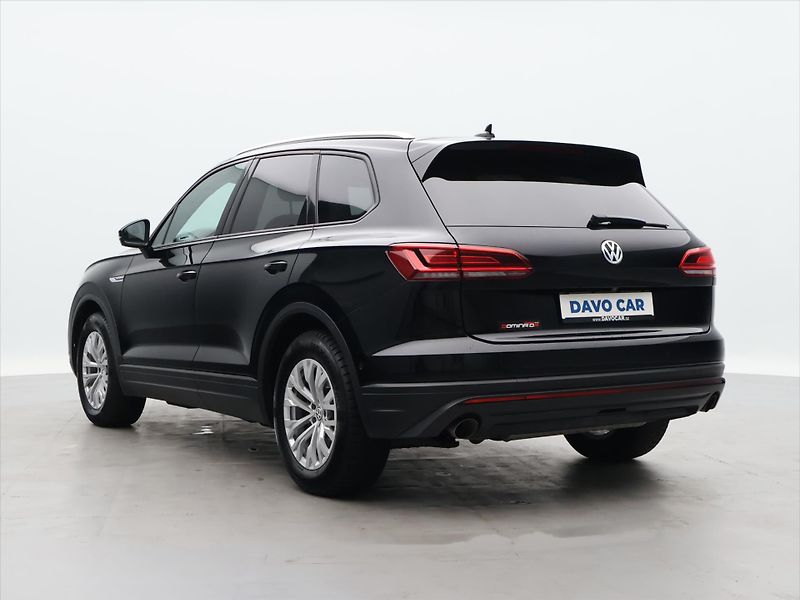 Volkswagen Touareg 3,0 V6TDI 170kW Aut.klima Tažn - fotka 5 z 30