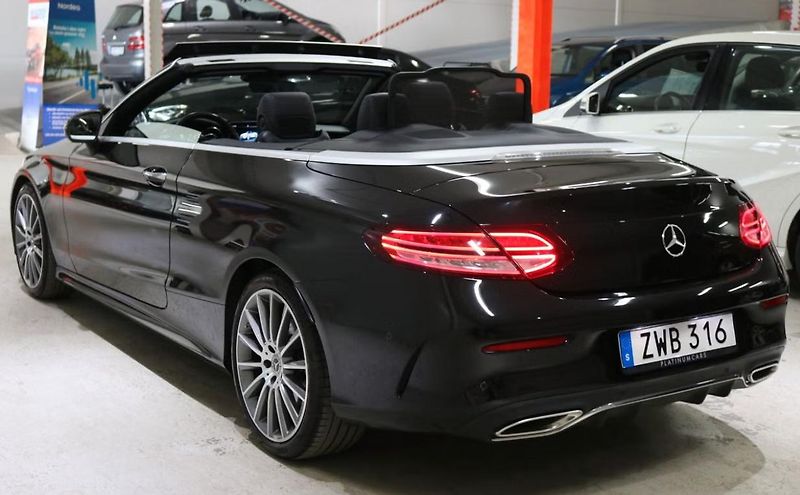 Mercedes-Benz Třídy C 300 AMG 360 kamera Burmester - fotka 6 z 22