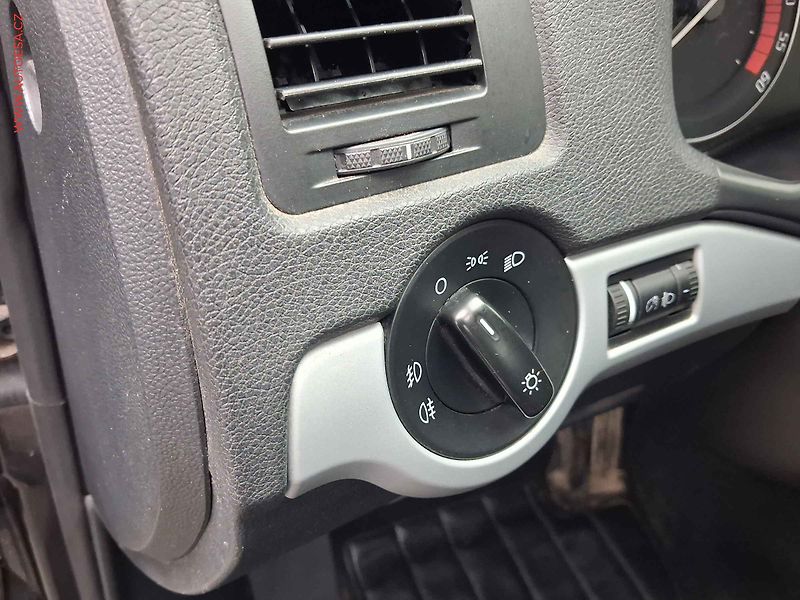 Škoda Octavia (2009) 1.9 TDi, Ambiente - fotka 14 z 15
