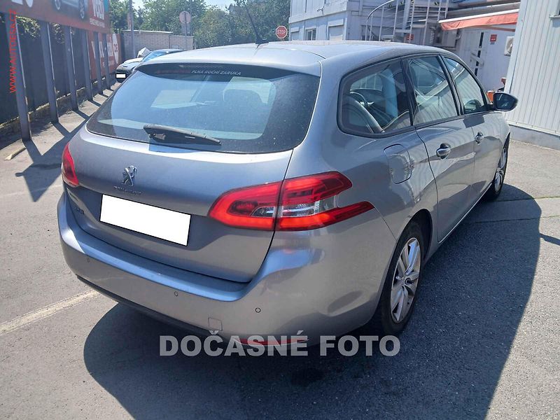 Peugeot 308 (2018) 1.6 hdi, AT, navi, autoAC - fotka 2 z 3
