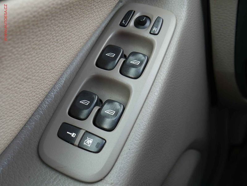 Volvo XC90 (2007) 2.4 D5 4x4, ČR, AT, xenon - fotka 11 z 17