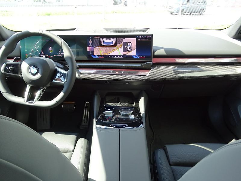BMW Řada 5 540d xDrive Touring - fotka 6 z 7