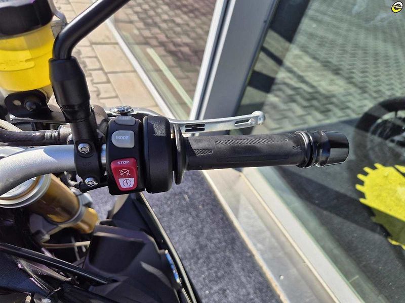 BMW S 1000 R (2016) - fotka 17 z 19